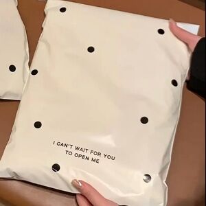 10 Beige Round Dot Courier Bags NWT